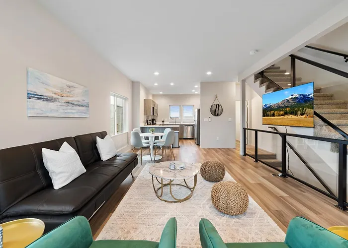 New Fully Updated Condo 914 In Anacortes