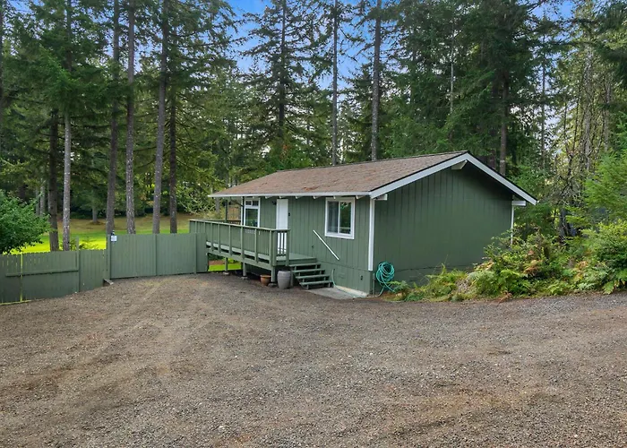 Golf Retreat With Lakes Access