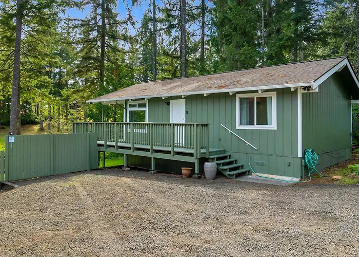 Golf Retreat With Lakes Access