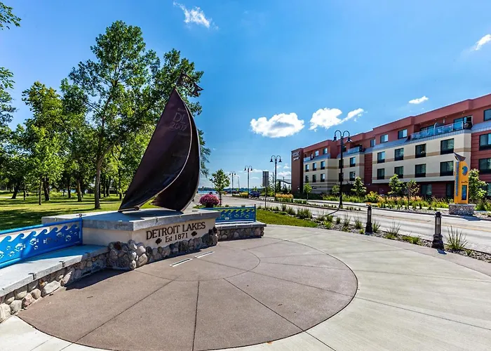 Starboard Point: Stunning Luxury Condo In The Heart Of Dl!