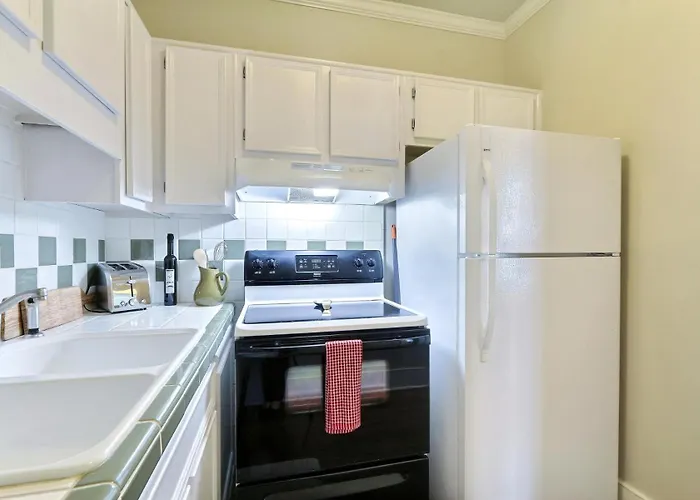 121 W Jones Suite Loft 4F