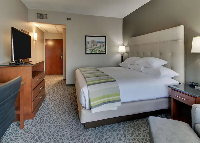 Drury Inn & Suites Cleveland Beachwood