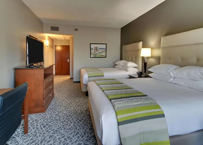 Drury Inn & Suites Cleveland Beachwood