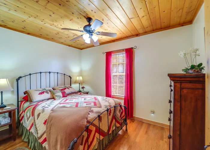 Secluded Lenoir Cabin: 4 Mi To Dtwn Blowing Rock