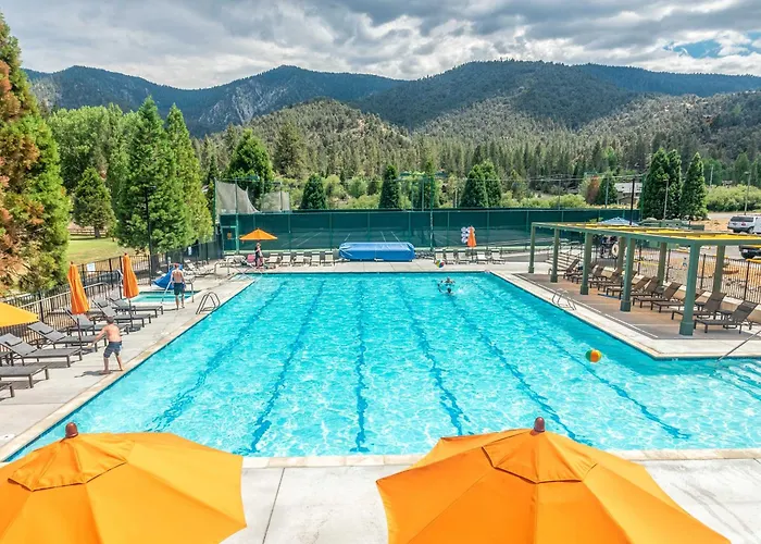 'Star House' Unique Home W/ 360 Mountain Views!
