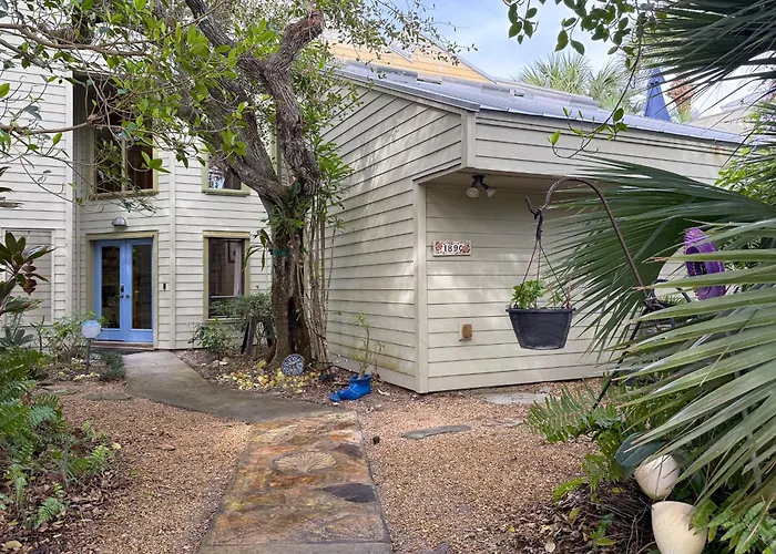 Beach Paradise Getaway - 200Ft From Beach!