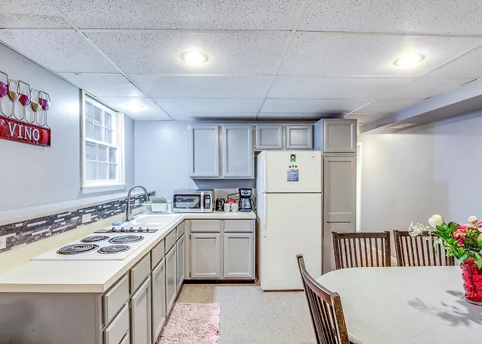 Shawnee Vacation Rental ~ 11 Mi To Kansas City!