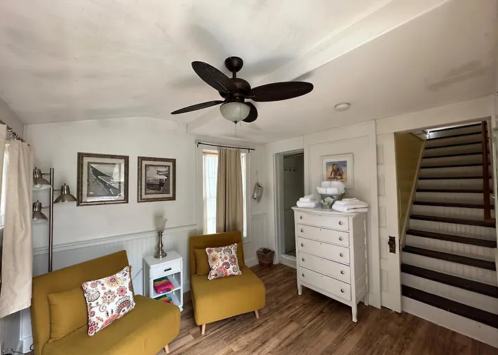 Caretakers -Split Level Pet Friendly 50 Fee