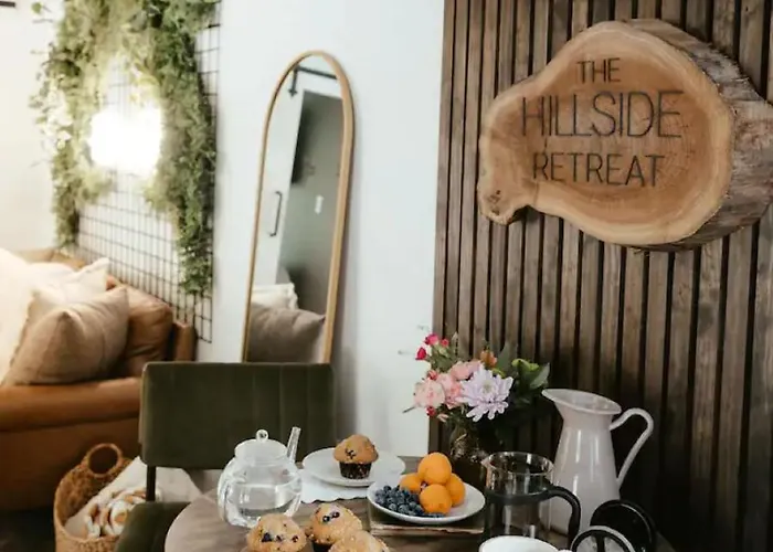 The Hillside Retreat - Cozy Container Home With Hot Tub And Fire Pit