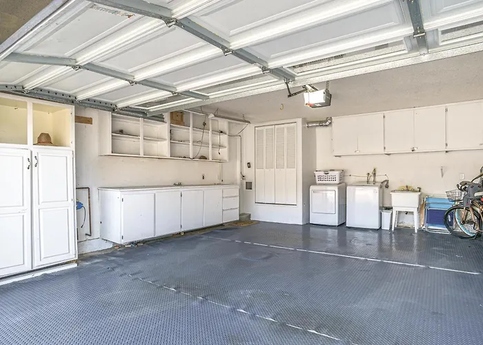 Encinitas Paradise | Seabluffe Gated Community W/ Beach Access