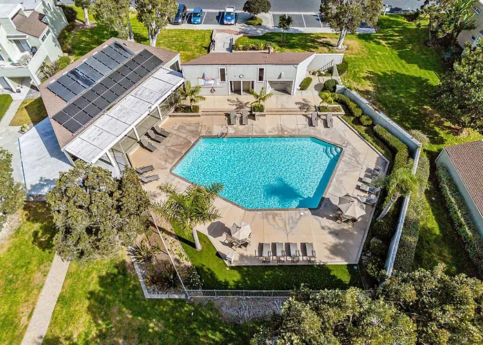 Encinitas Paradise | Seabluffe Gated Community W/ Beach Access