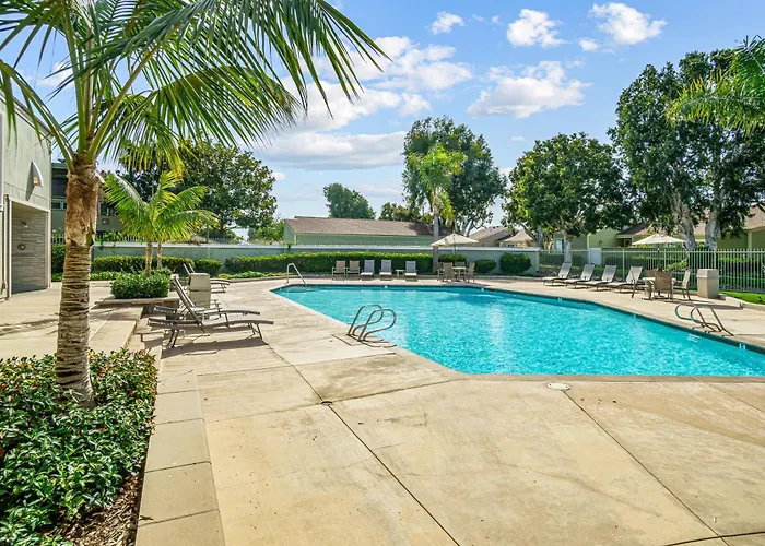 Encinitas Paradise | Seabluffe Gated Community W/ Beach Access