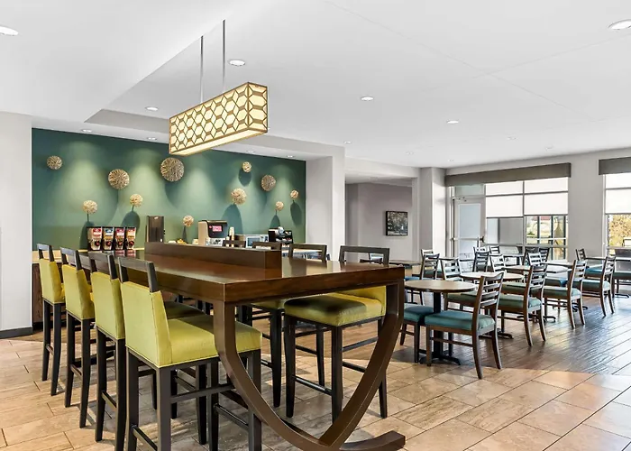 Best Western Plus Bolivar Hotel & Suites
