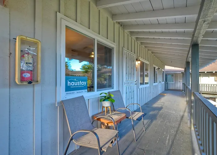 90 Walk Score - Steps To Beach & Dining - Reserved Parking