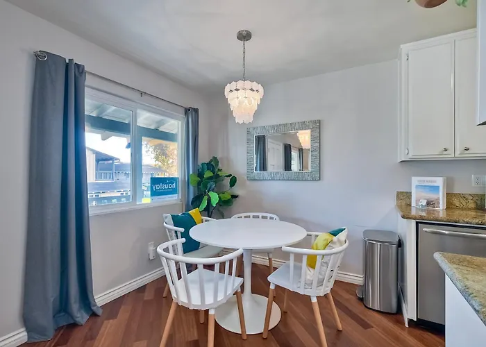 90 Walk Score - Steps To Beach & Dining - Reserved Parking