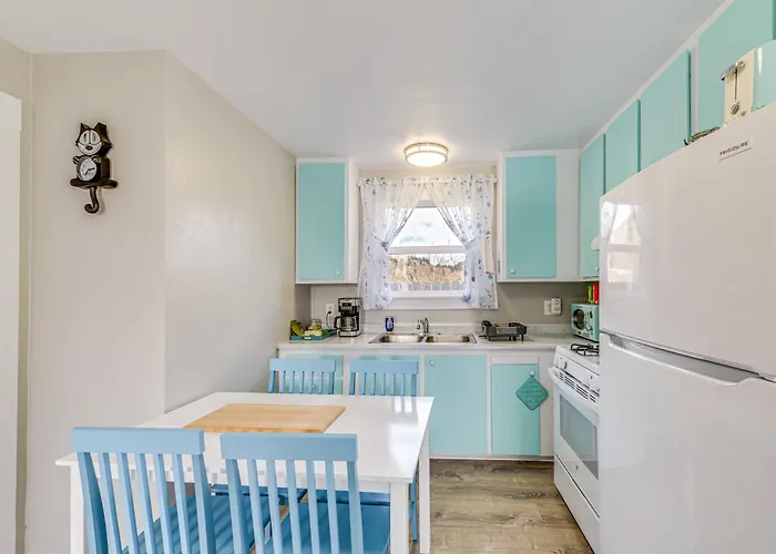 Cozy Norcal Cottage: 2 Mi To Redwoods & Beaches!