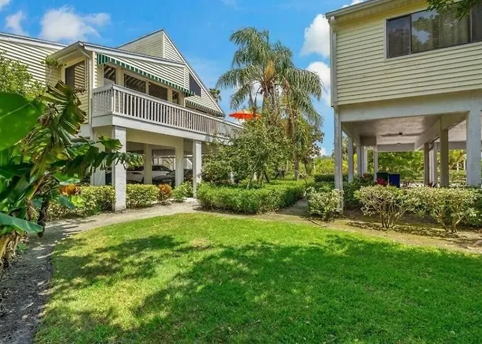 Longboat Key Beach House Beauty With Peek-A-Views