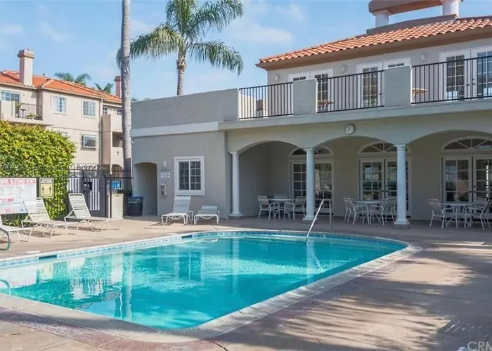 Beach Retreat Main Street Surf City