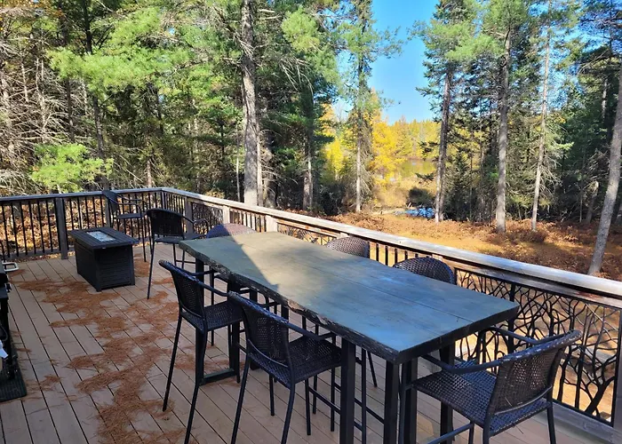 Hazel'S Goose Creek Lodge - Private Riverfront!