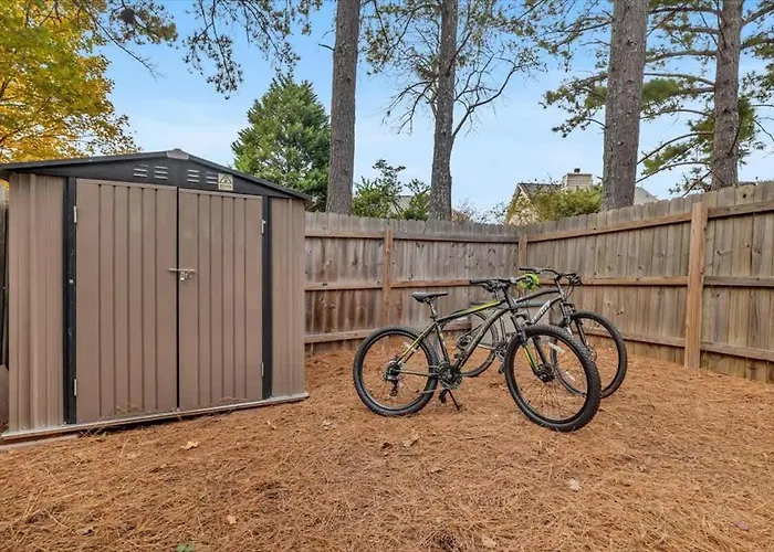 Renovated Townhome On Bike Path Includes Bikes