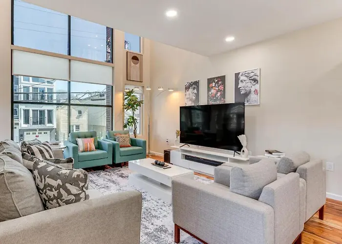 Townhouse - Urban Living With Rooftop Deck!