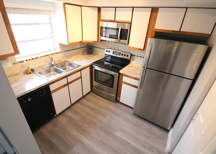 Tarpon Harbor 2 - Waterfront Townhouse Near Pool, Beach, Downtown Las Olas