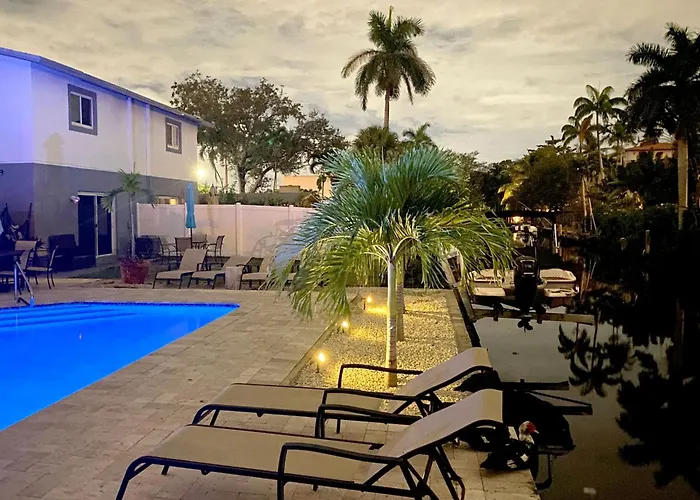 Tarpon Harbor 2 - Waterfront Townhouse Near Pool, Beach, Downtown Las Olas