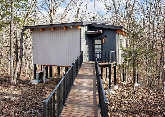 Whispering Pines Treehouse - Sunrise