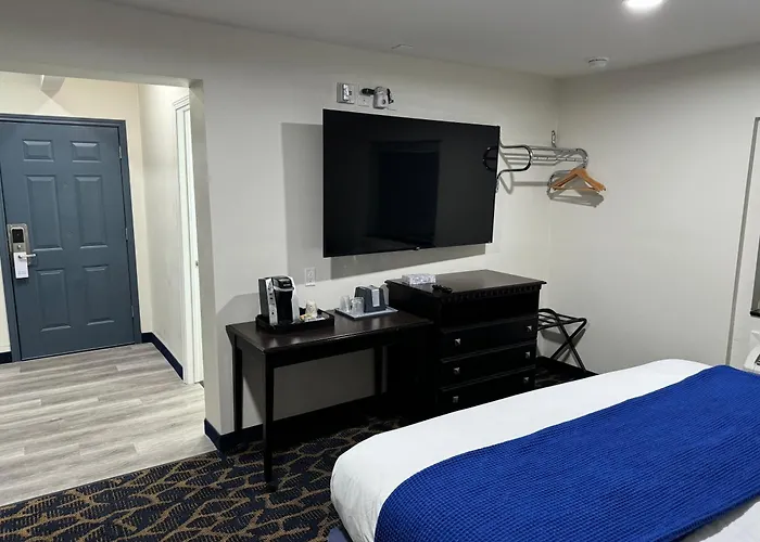 Lakeside Inn And Suites