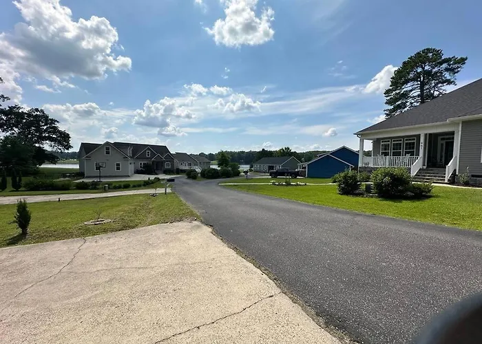 Quiet, Golf Lake Community Cozy 2Bdr 1 Bth Getaway