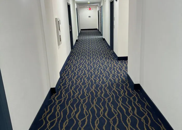 Lakeside Inn And Suites