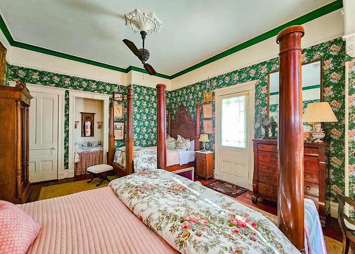 The Jd Hyde Historic Inn