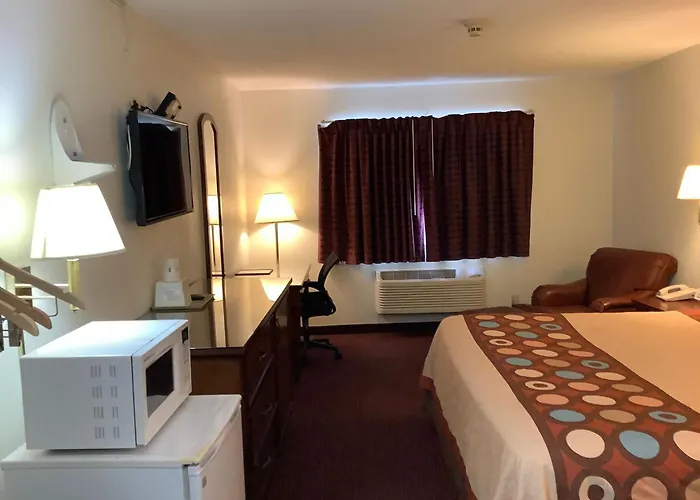 Super 8 By Wyndham Riverside/Kansas City