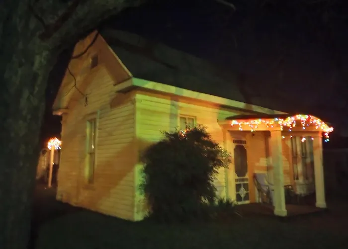 Carleton House Bed And Breakfast