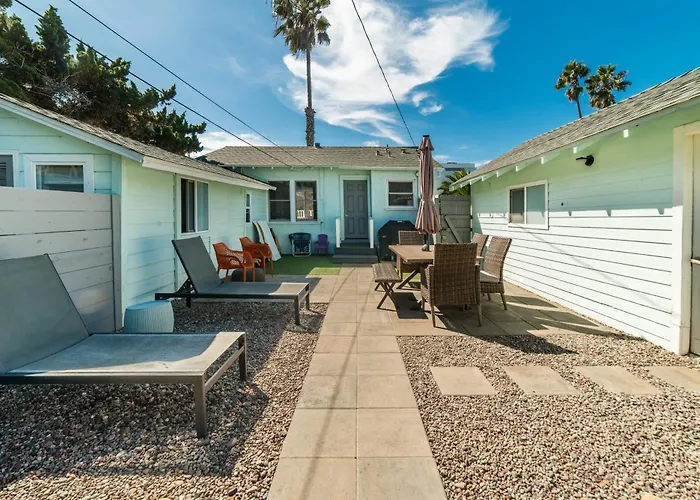 Pacific Bungalow In Oceanside With Backyard & Tiny House