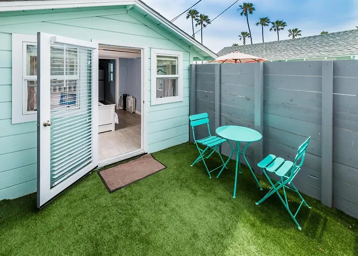 Pacific Bungalow In Oceanside With Backyard & Tiny House