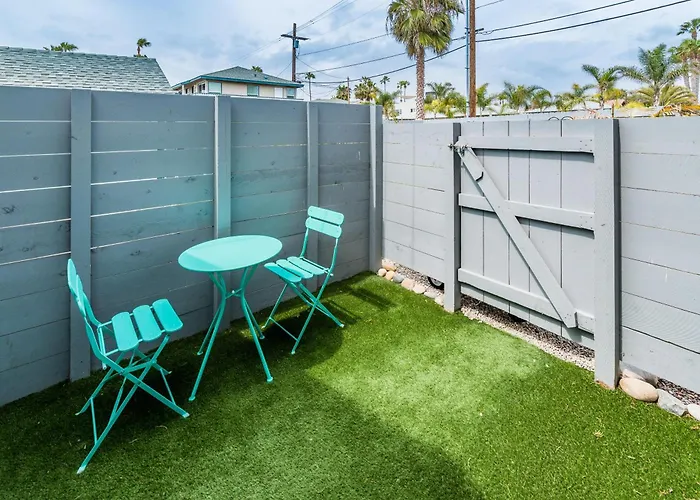 Pacific Bungalow In Oceanside With Backyard & Tiny House