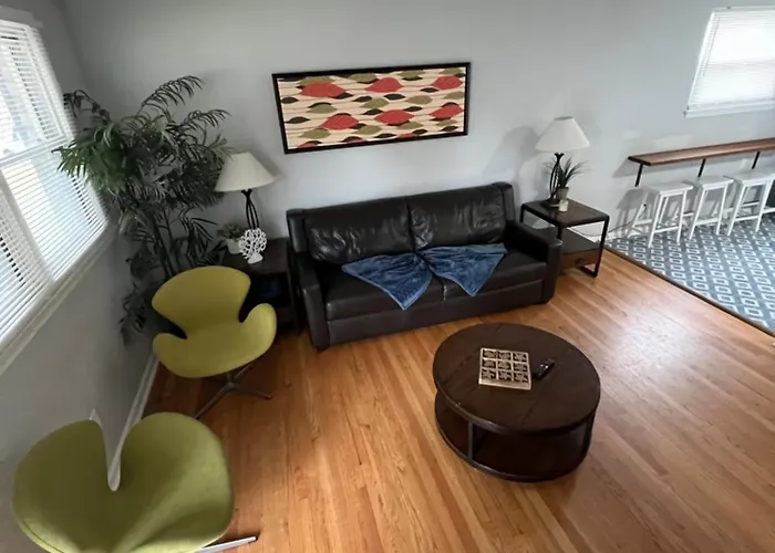 3Br Home 3 Mins To Airport And 11 Mins To Beach