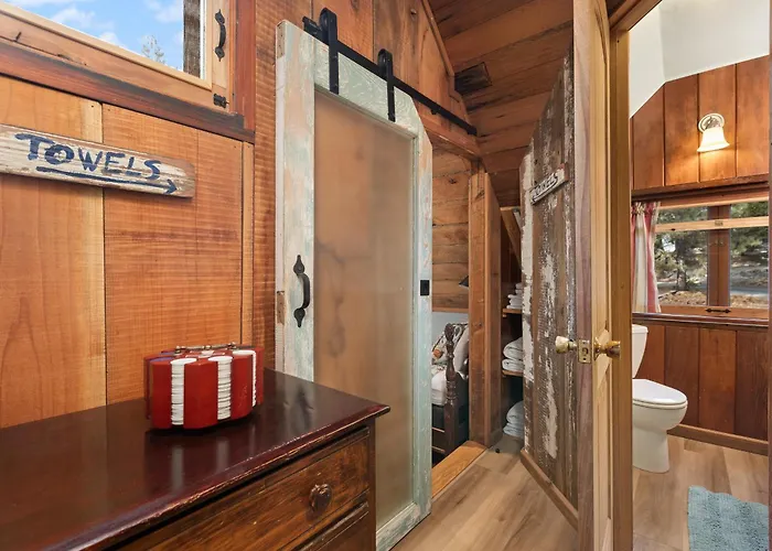 The Knotty Cabin In Kings Canyon National Park