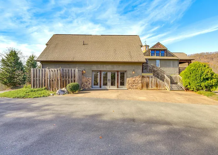 Private Hot Tub: 'Bays View Lodge' In Kingsport!