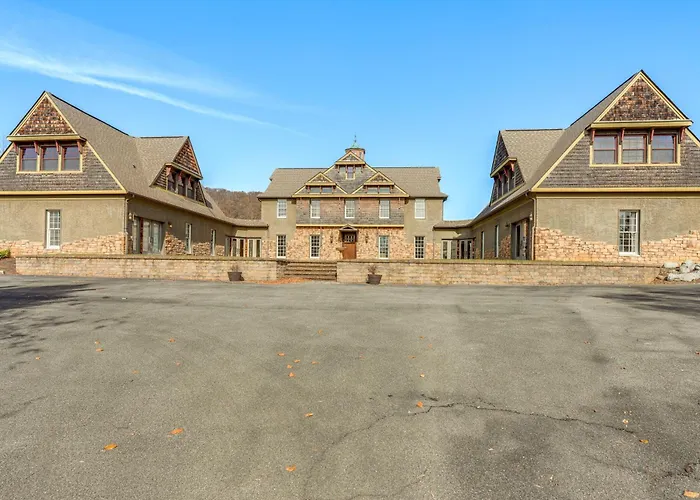 Private Hot Tub: 'Bays View Lodge' In Kingsport!