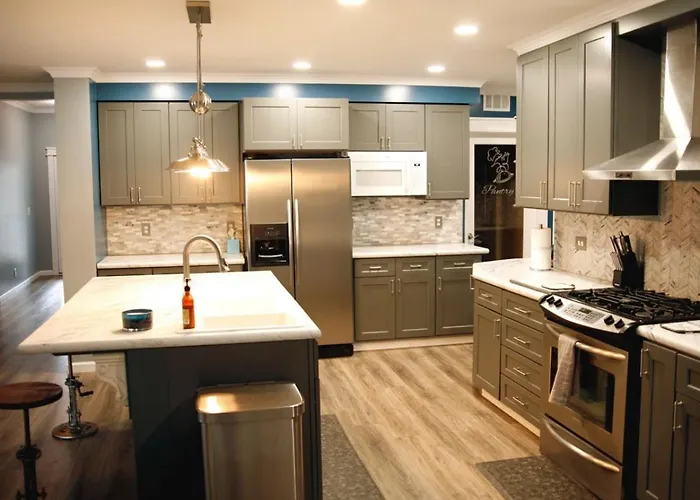 Upscale Luxury Home Just A Few Blocks From Beach