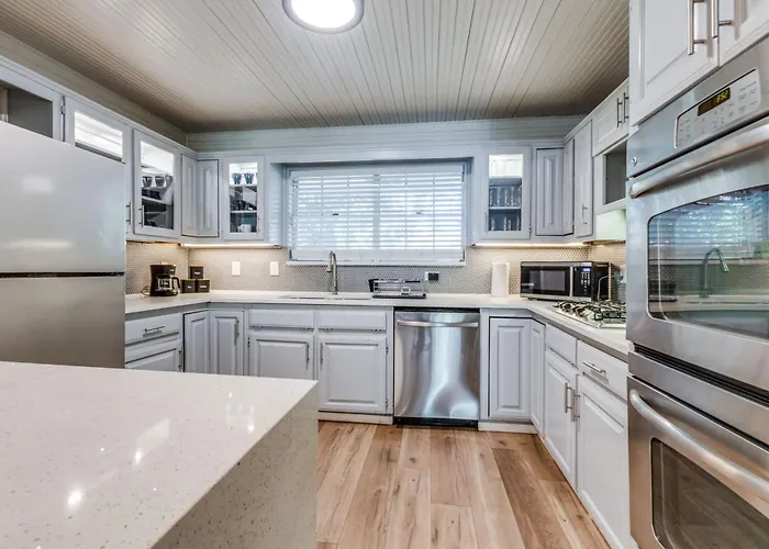Stunning 5Br 2Ba Holiday Home With Private Pool And Cinema