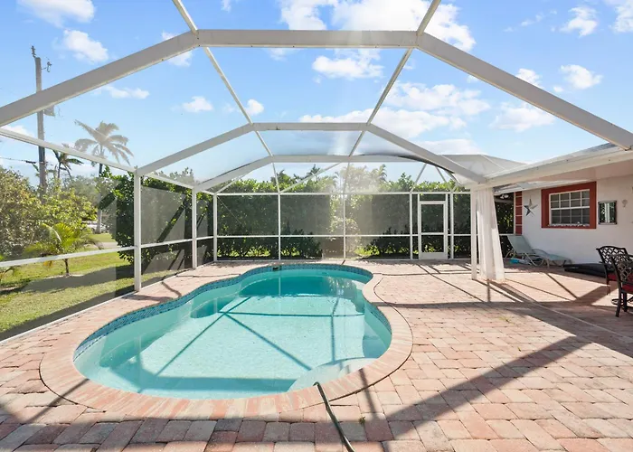 Superb Holiday Villa With A Pool In Bonita Springs