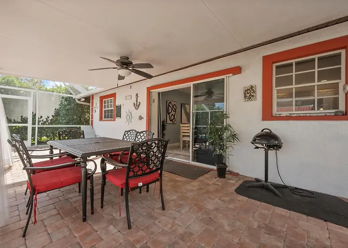 Superb Holiday Villa With A Pool In Bonita Springs