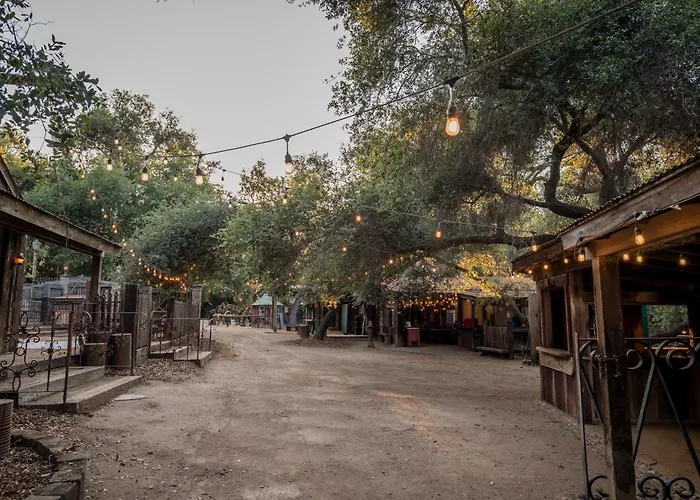 Historic Temecula Ranch Retreat - Sleeps 12 - 5 Acres Under Ancient Oaks