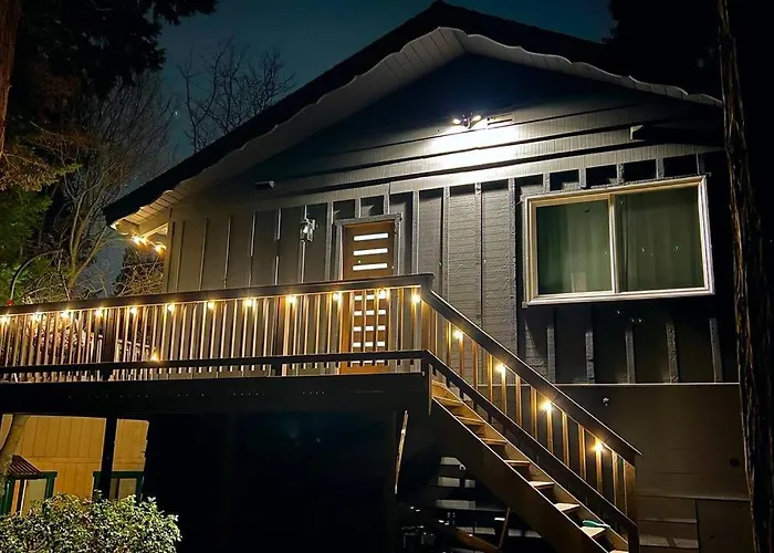 Beautiful Renovated Cozy Forest Home With Hot Tub In Crestline