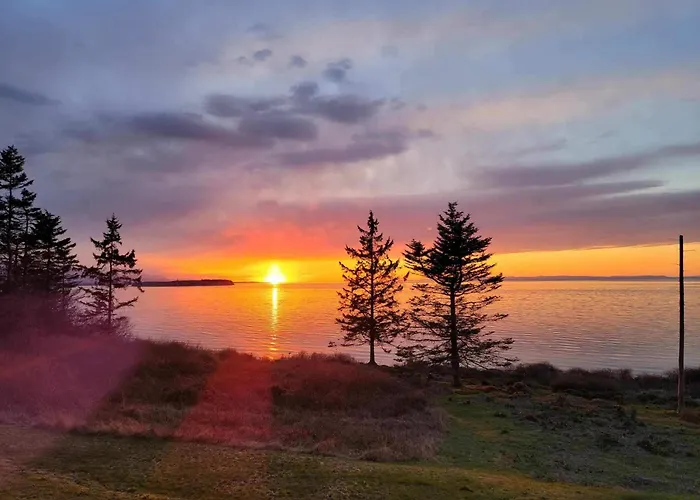 Ecobluff Retreat - Sunset & Water Views!