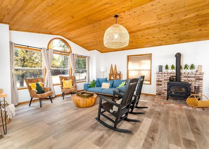 Lovely Home In Pollock Pines With Hot Tub