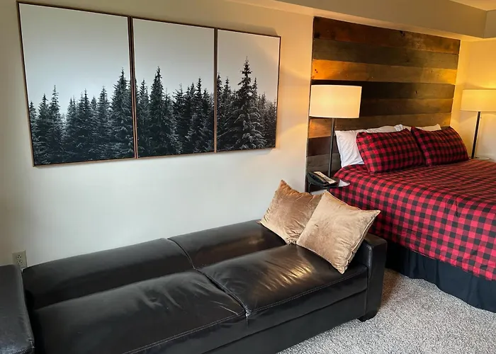 Slope-Side Snowshoe Village Condo